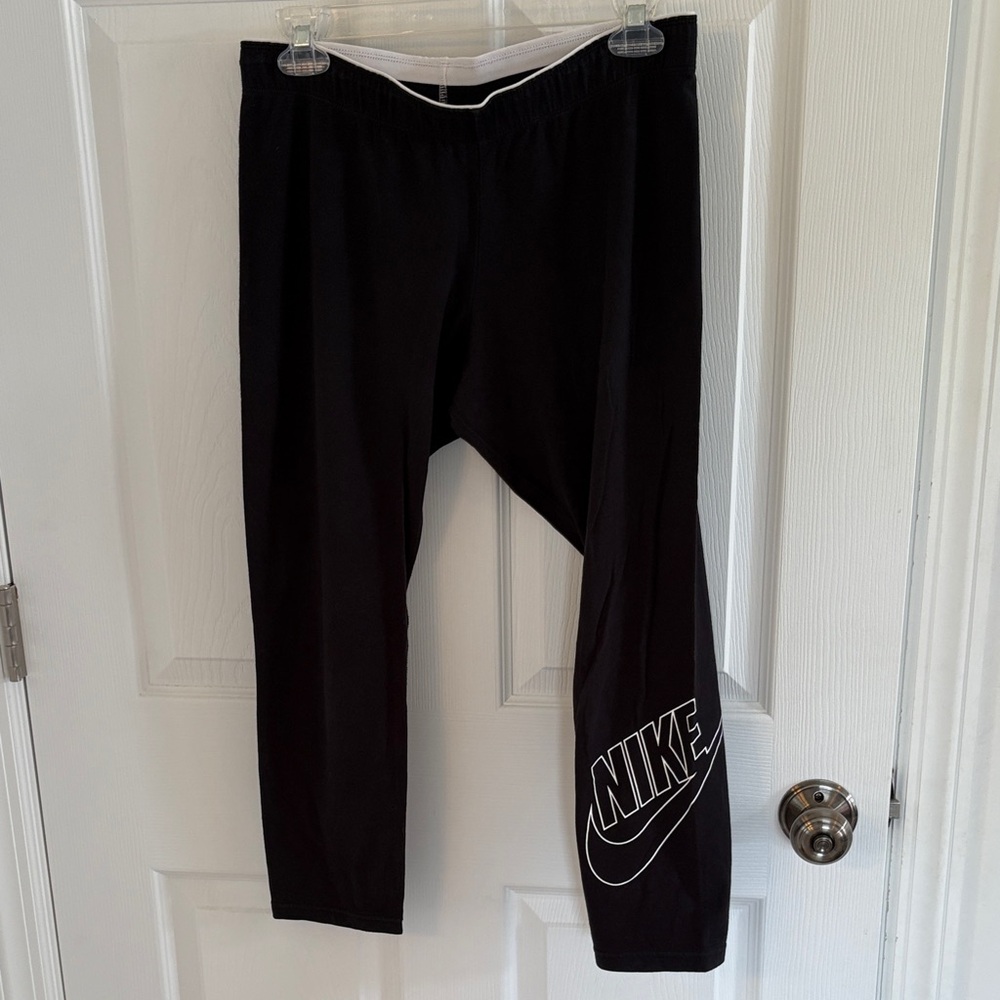 Nike Black Leggings with White Logo - Picture 6 of 6